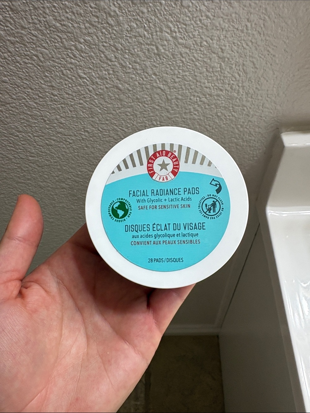 First Aid Beauty Facial Radiance Pads - Teal and White
